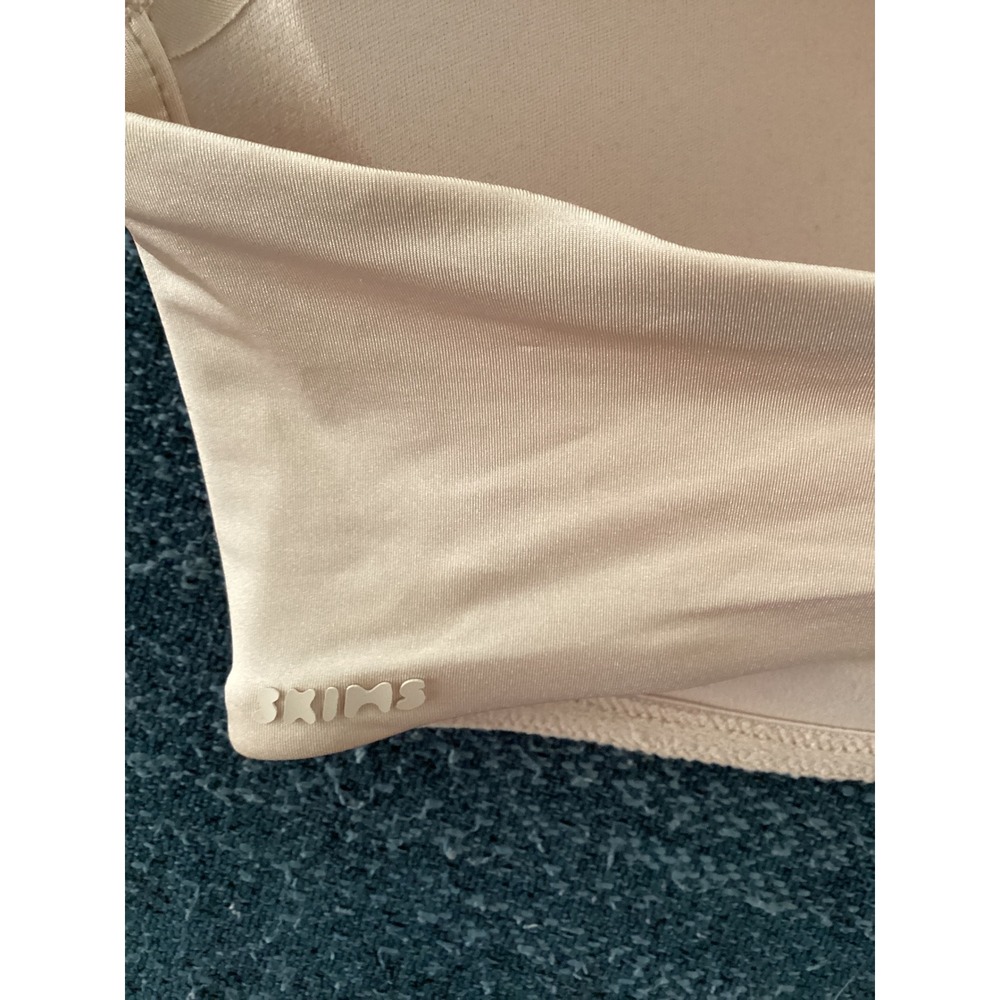SKIMS Wireless Form T-Shirt Bra Sand DM-DEM-9540W Womens 40D NWT - Picture 3 of 6